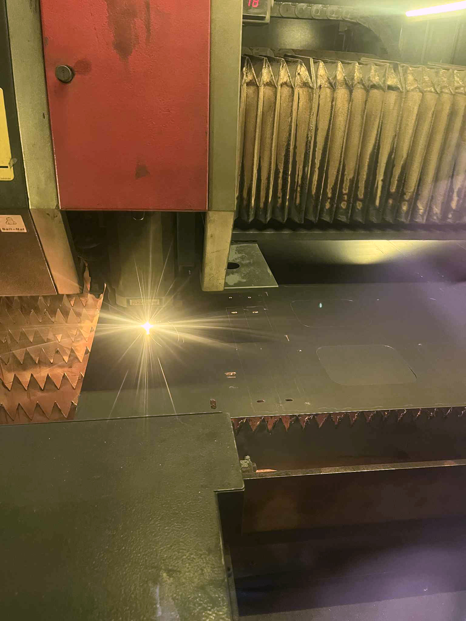 Детайлно лазерно рязане